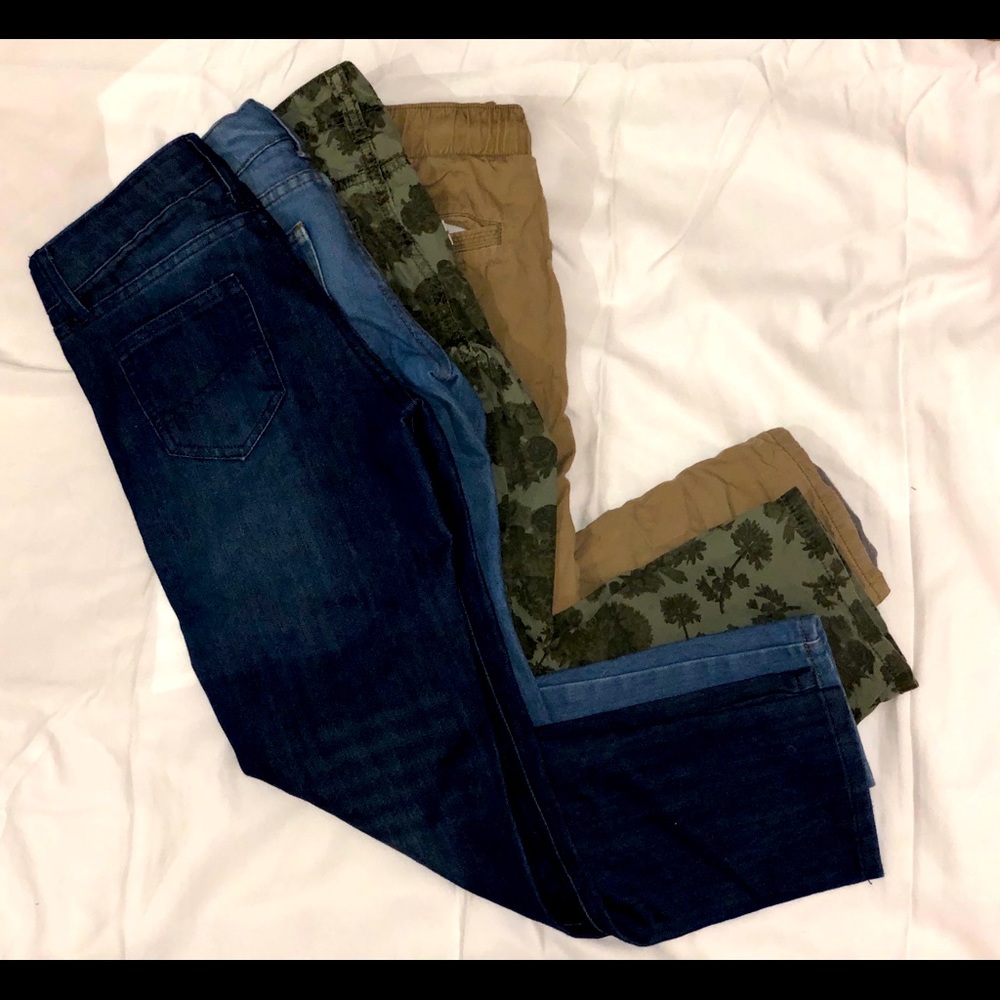Lot of 4 pairs of boys jeans.